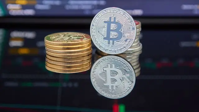 Bitcoin Tests $59K: ETFs Shed $692M Ahead of $10.6B Options Expiry