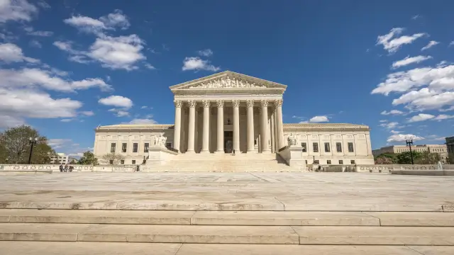 Supreme Court Blocks Trump Firing Fed Governor Lisa Cook: Central Bank Independence Upheld