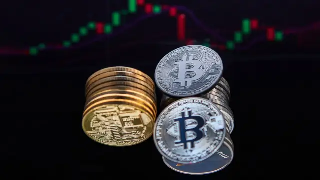 Bitcoin Crash Below $73,000: US-Iran War Triggers $1 Billion Crypto Liquidation