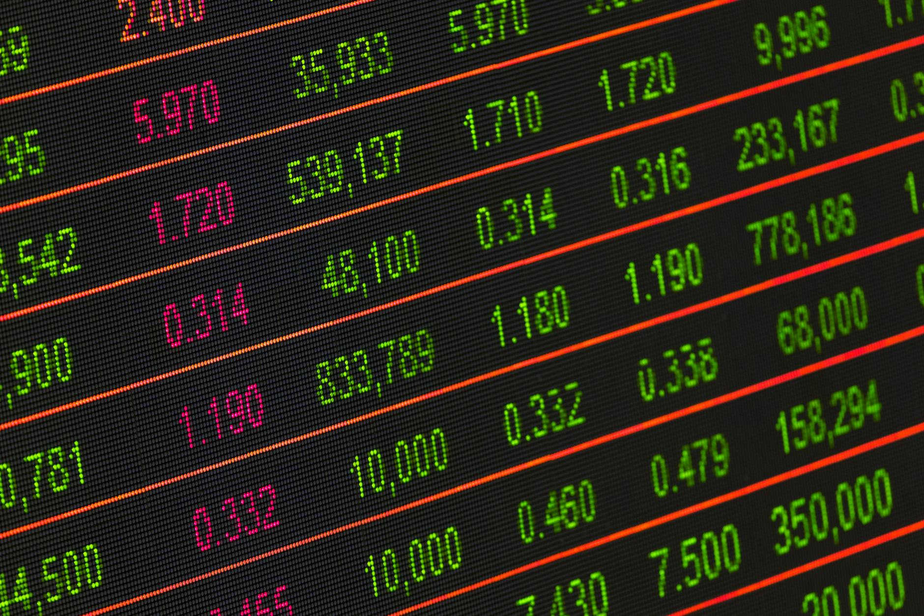 Berkshire Hathaway's $397 Billion Cash Pile: What Buffett Sees That Wall Street Doesn't