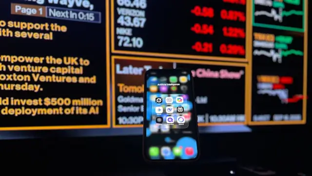 AI Stock Selloff Slams Wall Street: Dow Drops 950 Points as Inflation Fears Return