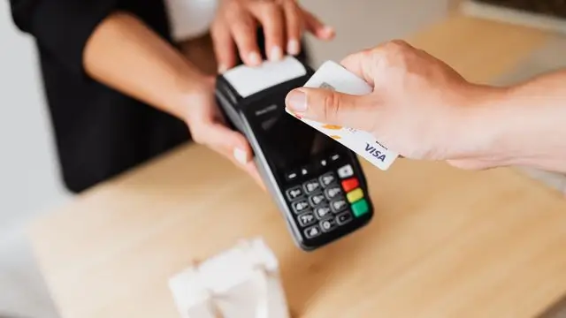 Visa Stablecoin Settlement Hits $7B: The Race to Build the Internet Dollar