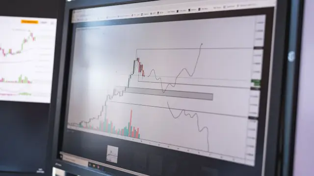 Shiller P/E Hits 42.66: Stock Market Valuation Nears Dot-Com Bubble Peak