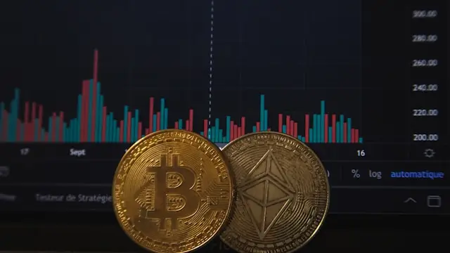 Bitcoin Slides to $62,300: Tech Selloff Drags Crypto Lower