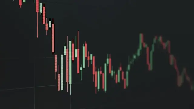Bitcoin Slides to $62,300: Tech Selloff Cracks $63K Support