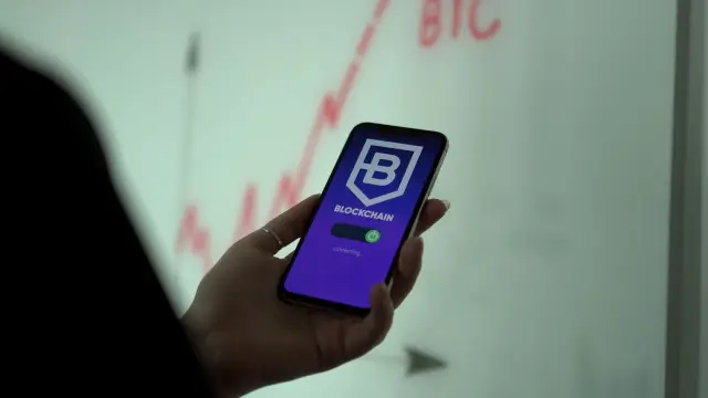 On-Chain Convergence: Regulated Rails Redefine Global Finance